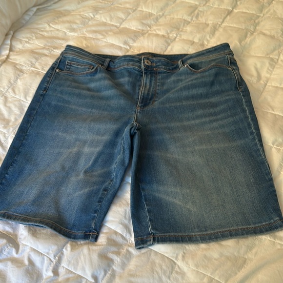 J. Jill denim shorts - Picture 1 of 4